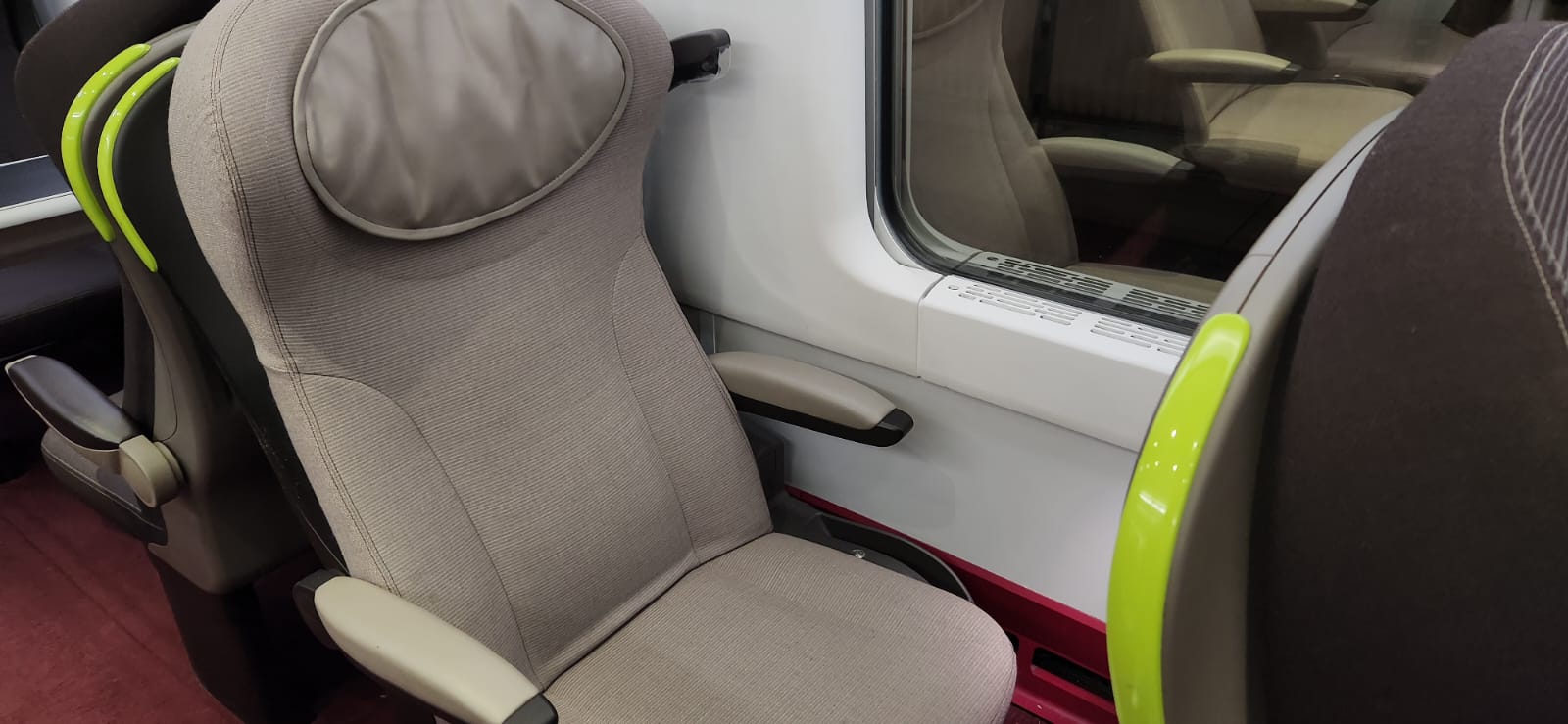 A solo seat in a Eurostar Standard Premier class car