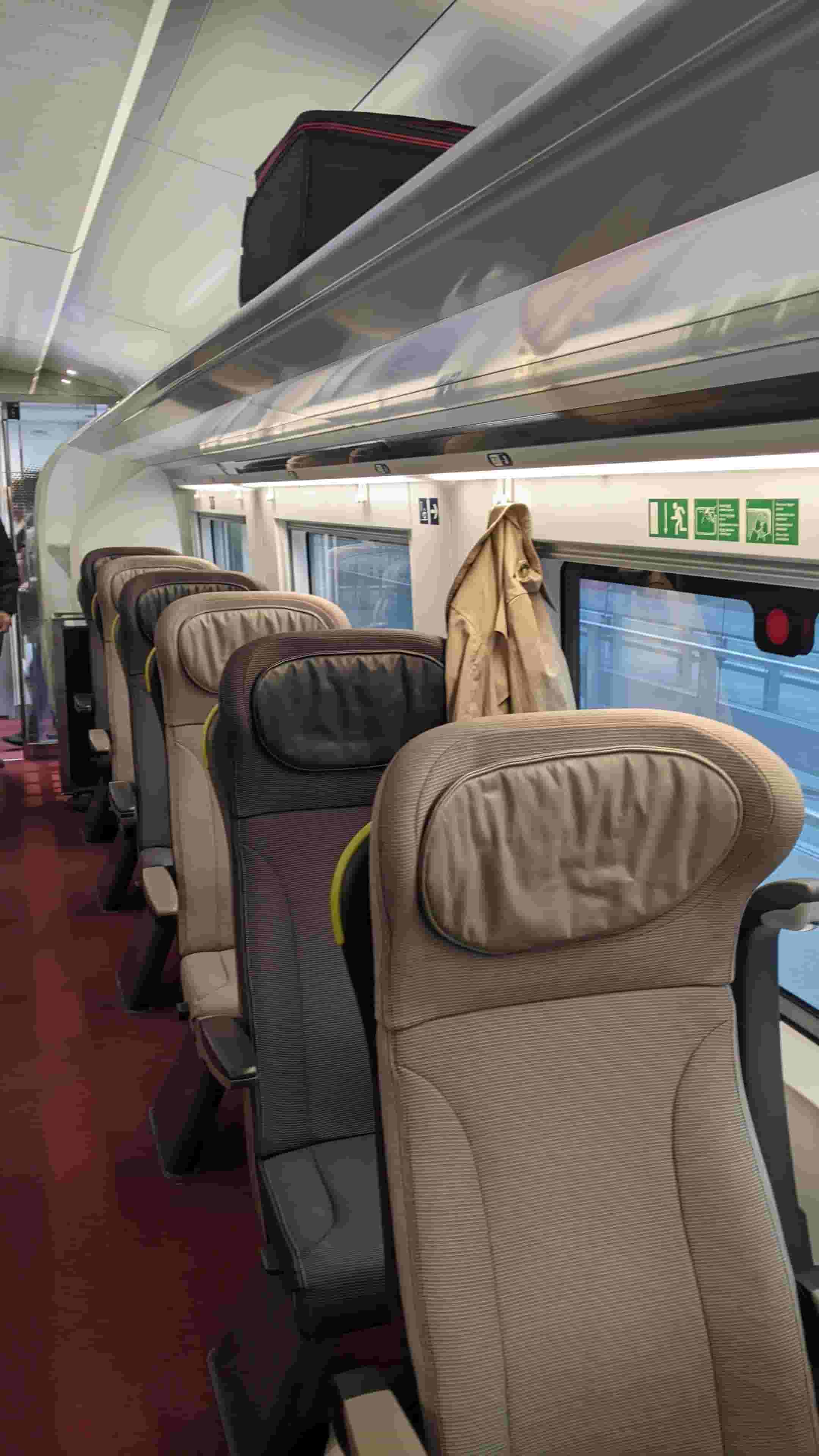 A row of solo seats in a Eurostar Standard Premier car