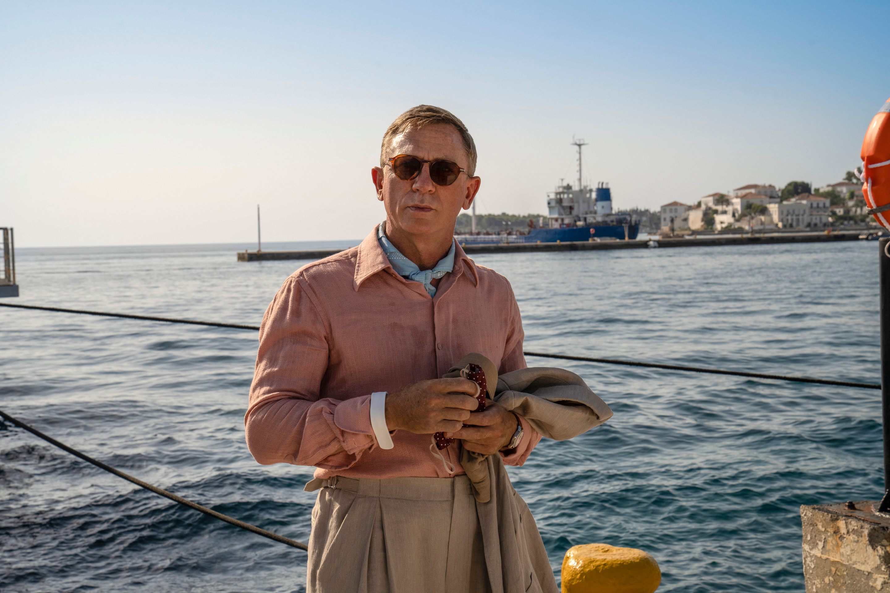 Daniel Craig as Benoit Blanc in Knives out Glass Onion