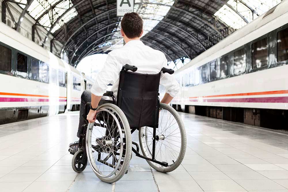 disabile in stazione
