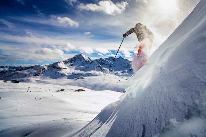 Extreme skier in powder snow