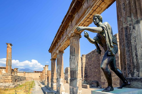 ruins of apollo temple in pompeii