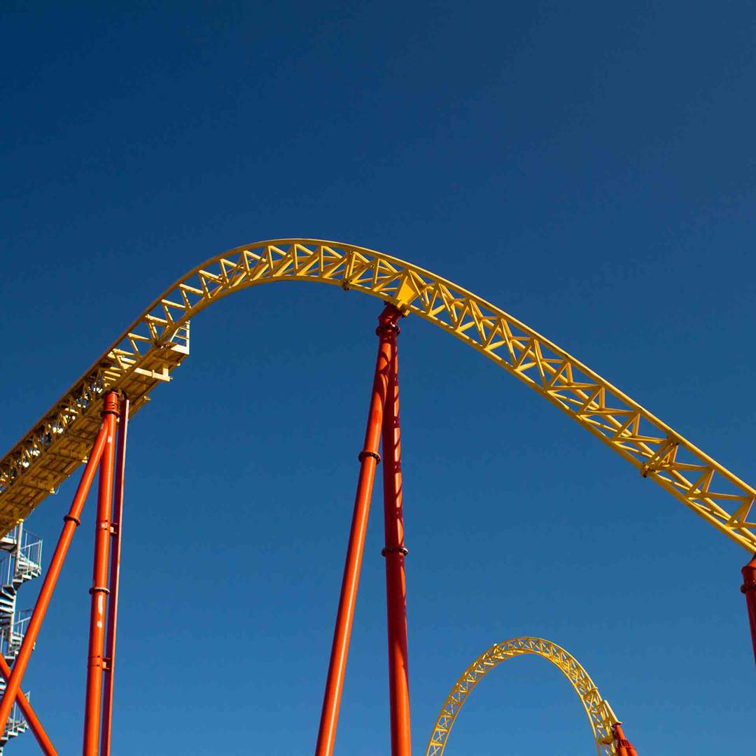 3 UK theme parks that you can easily get to by bus - CheckMyBus UK