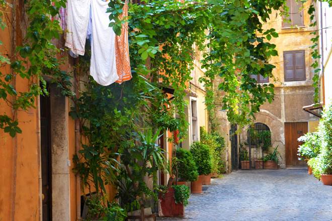 Garden alley in Rome.