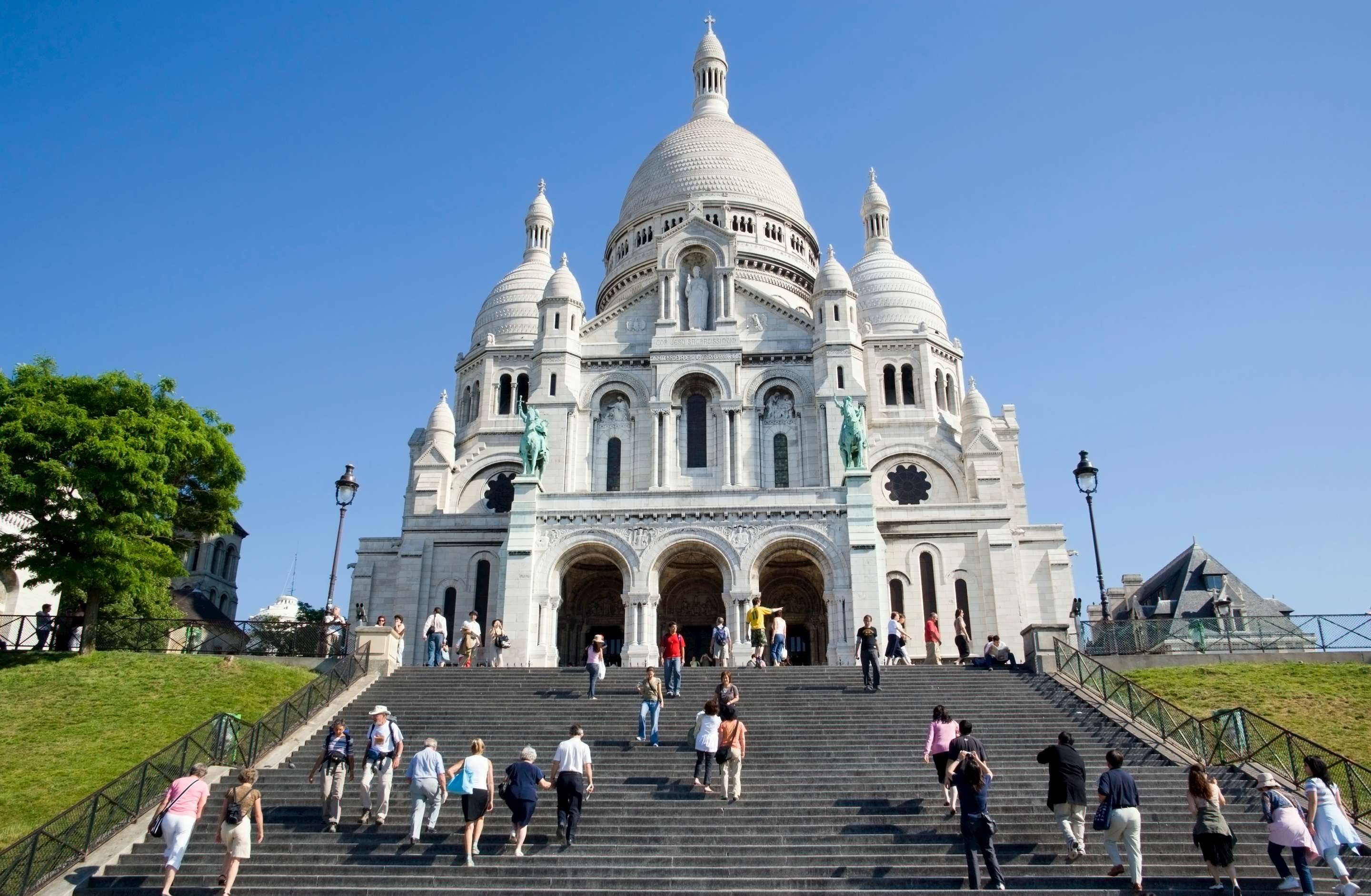 Visiting Sacre Coeur And Montmartre Trainline Visiting Sacre Coeur And Montmartre Trainline
