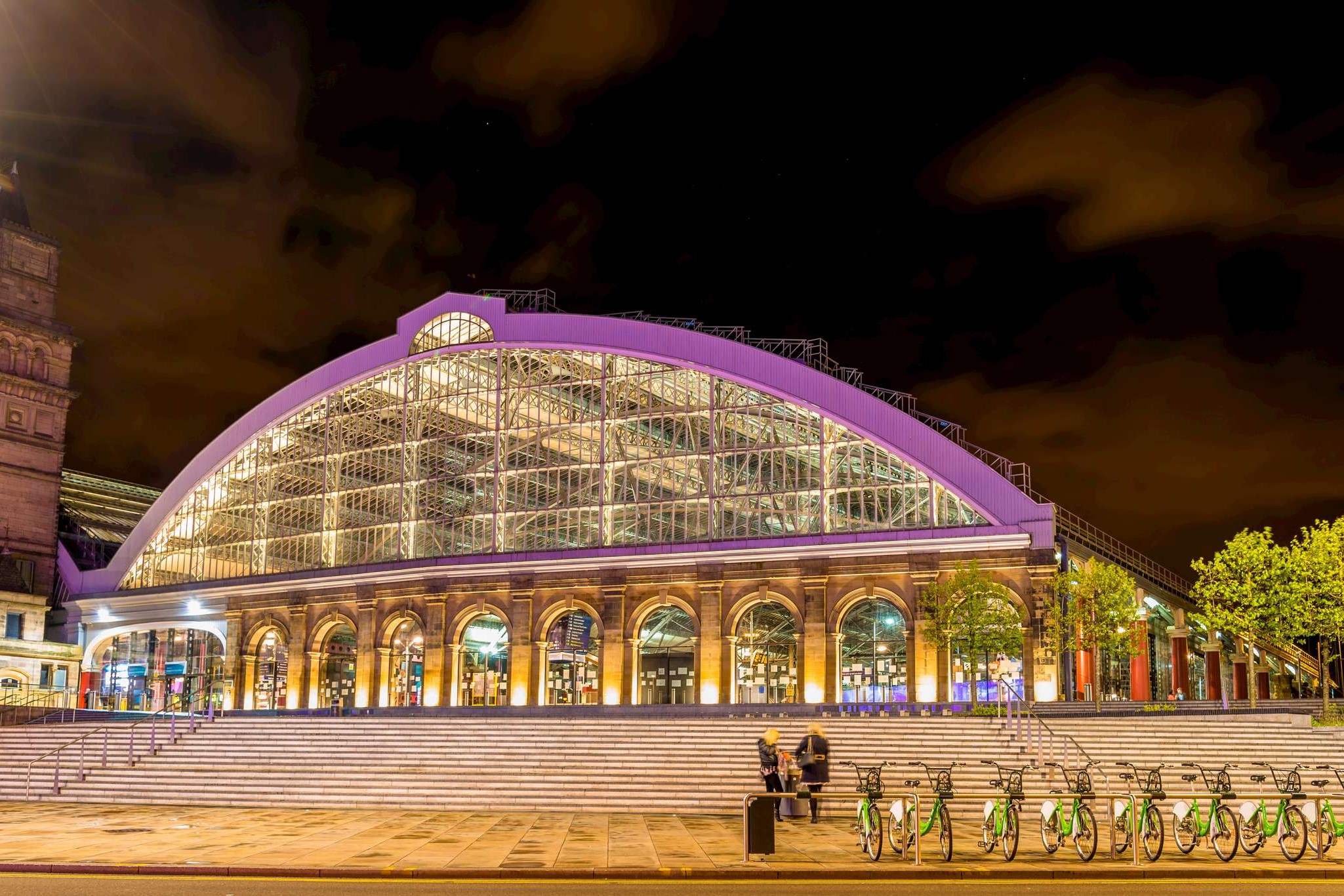 Liverpool Lime Street station at night