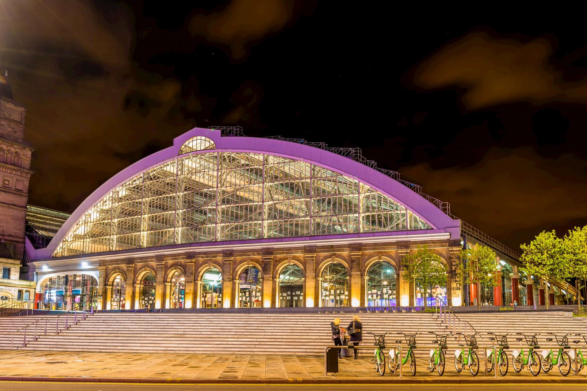 Liverpool Lime Street station at night