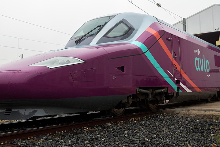 ¿Cómo se llama el tren barato a Barcelona