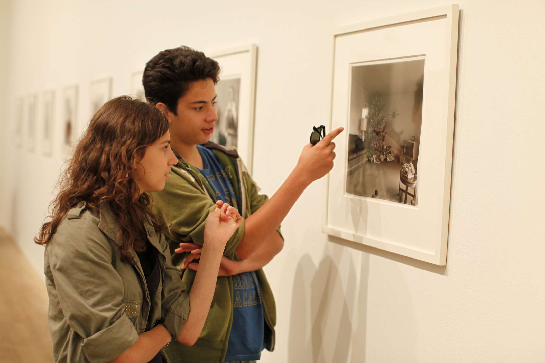 teenagers looking at painting at tate modern