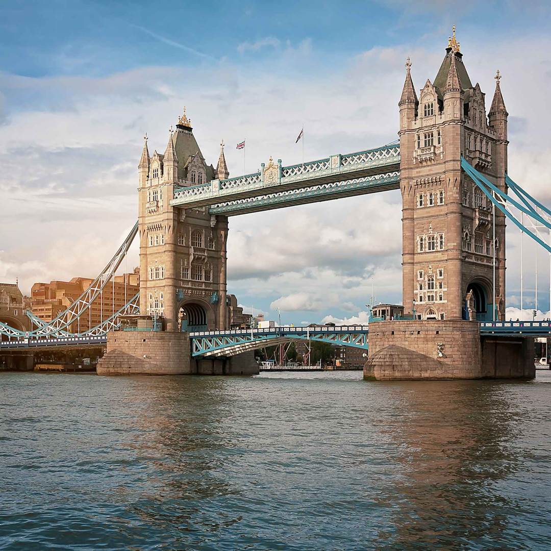 Surichinmoi Favor árabe Visiting Tower Bridge in London | Trainline