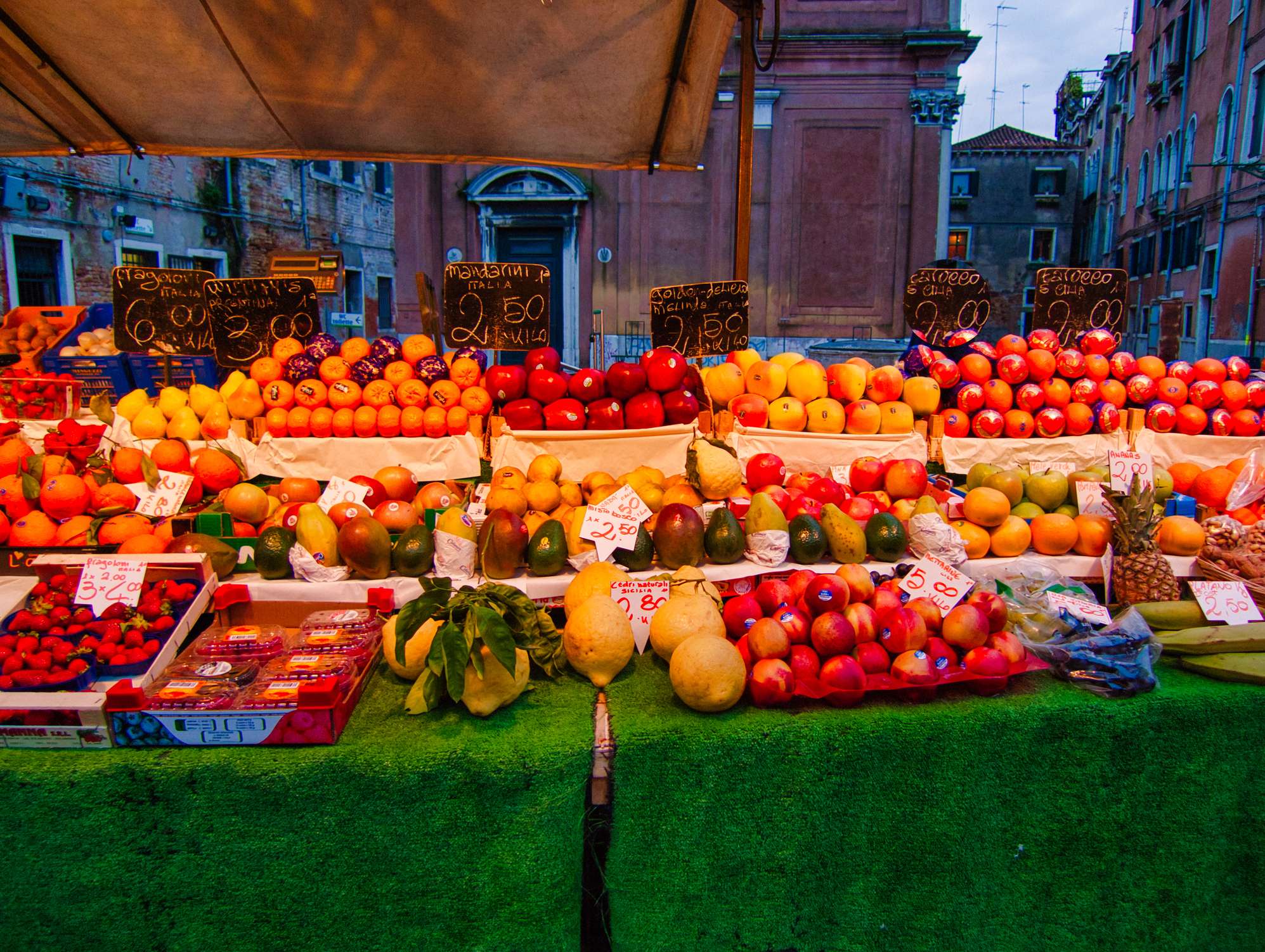 fruit market in venice