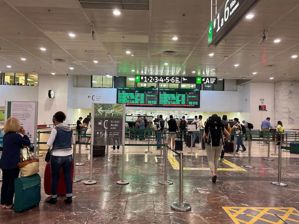 The queue for security at Barcelona Sants train station