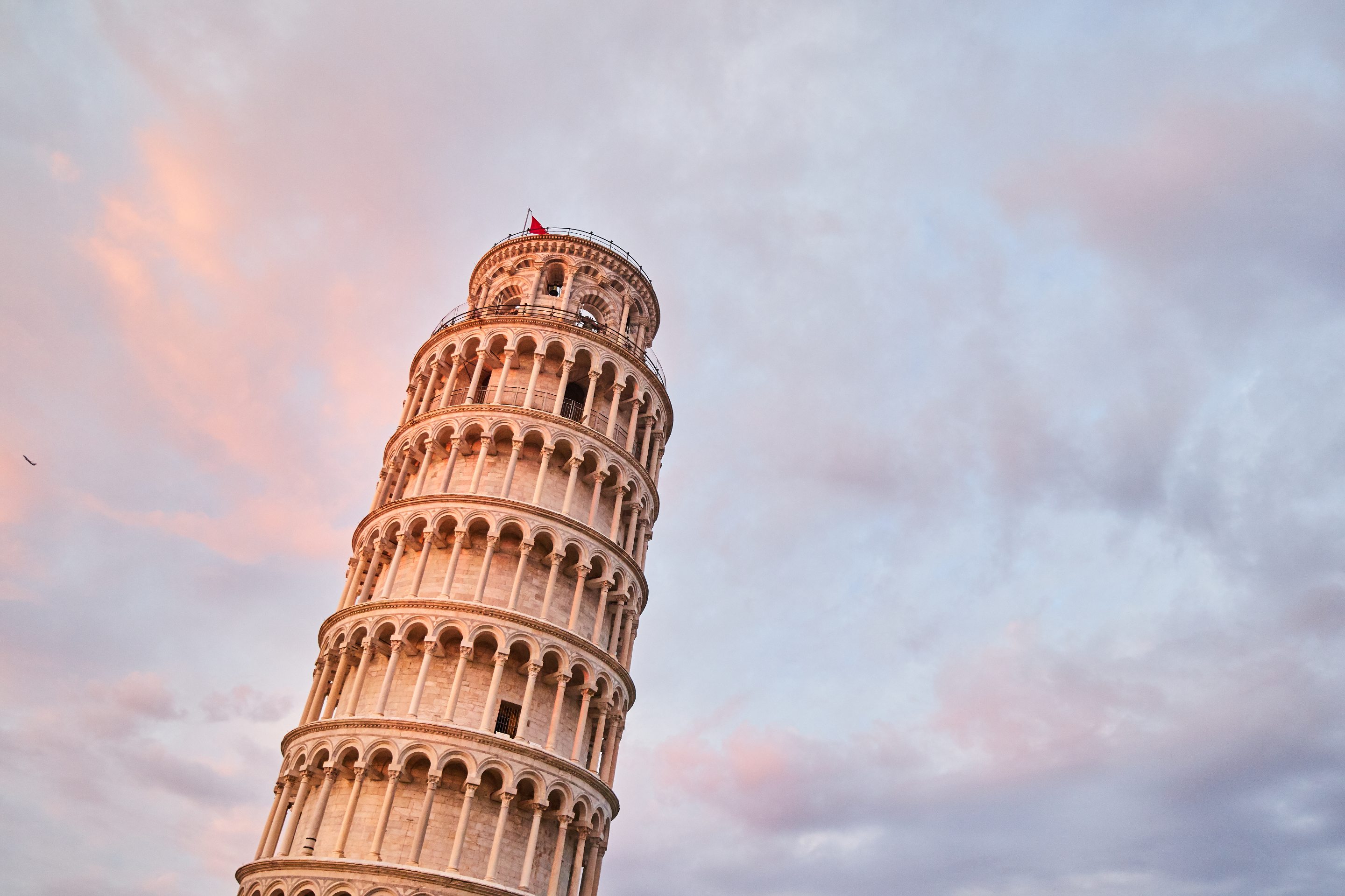 A photo of the Leaning Tower of Pisa in Pisa, Italy on a cloudy day