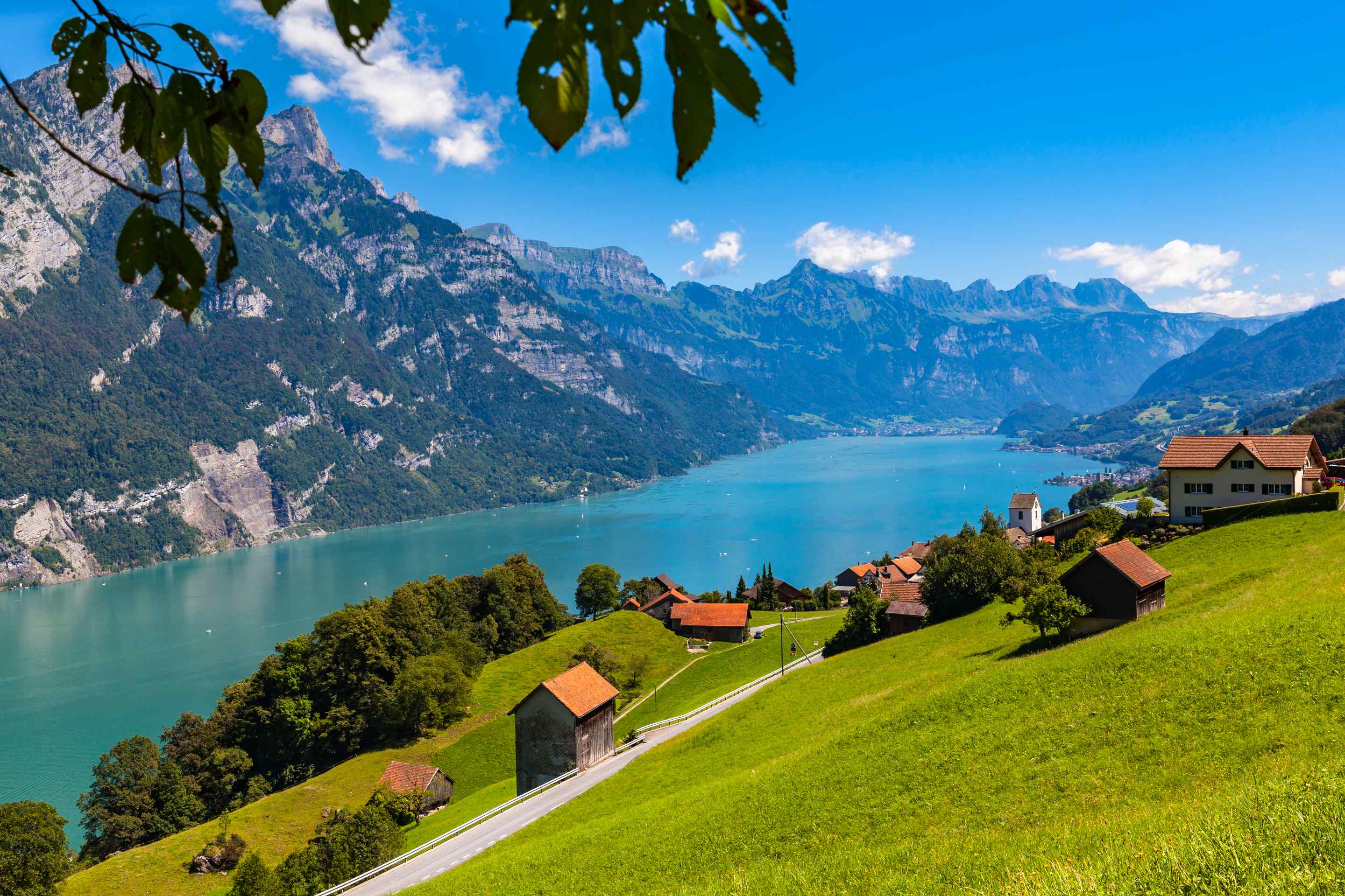Khám phá hồ Zurich - Viên pha lê xanh lấp lánh giữa lòng Thụy Sĩ