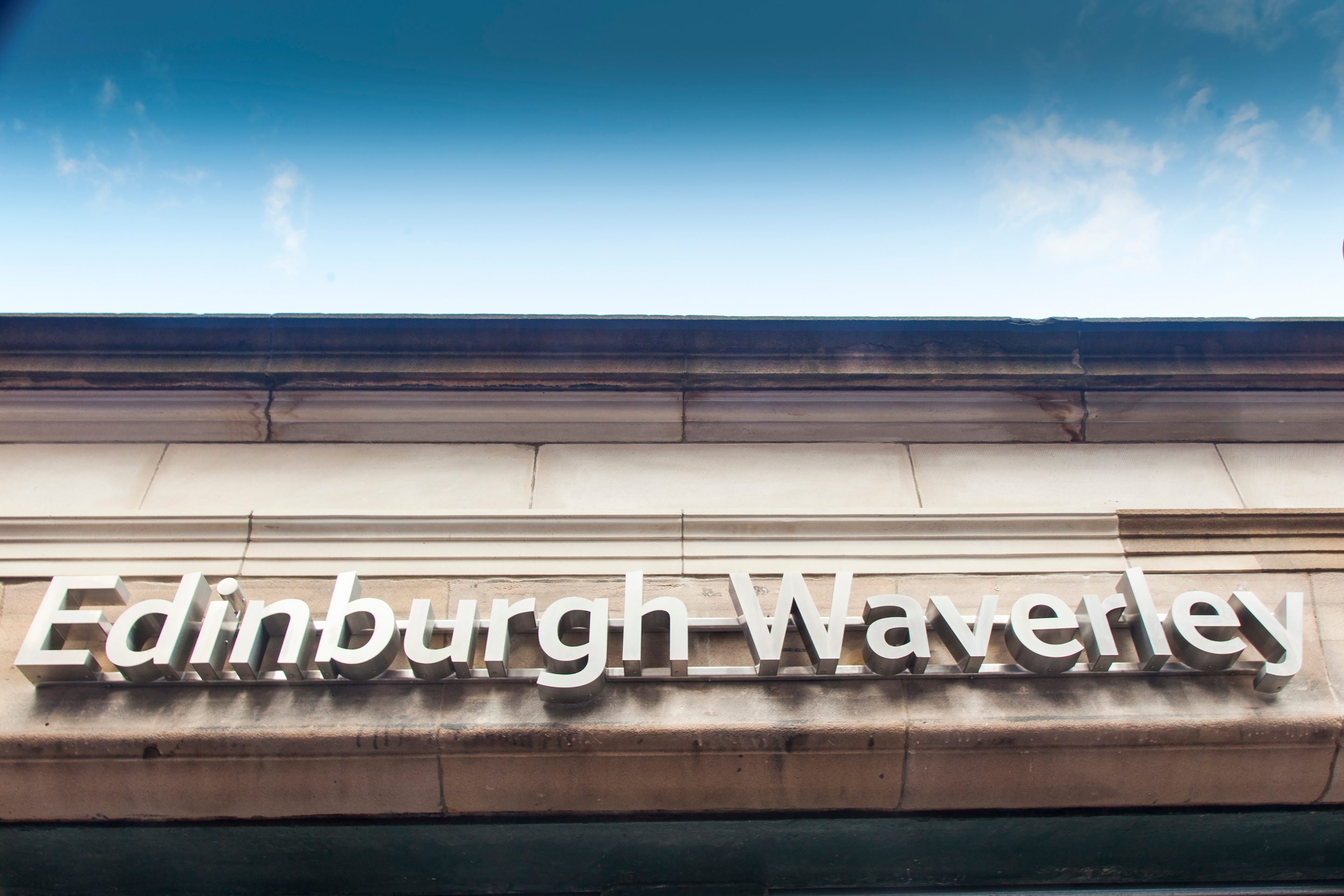 Your guide to Edinburgh Waverely train station Trainline