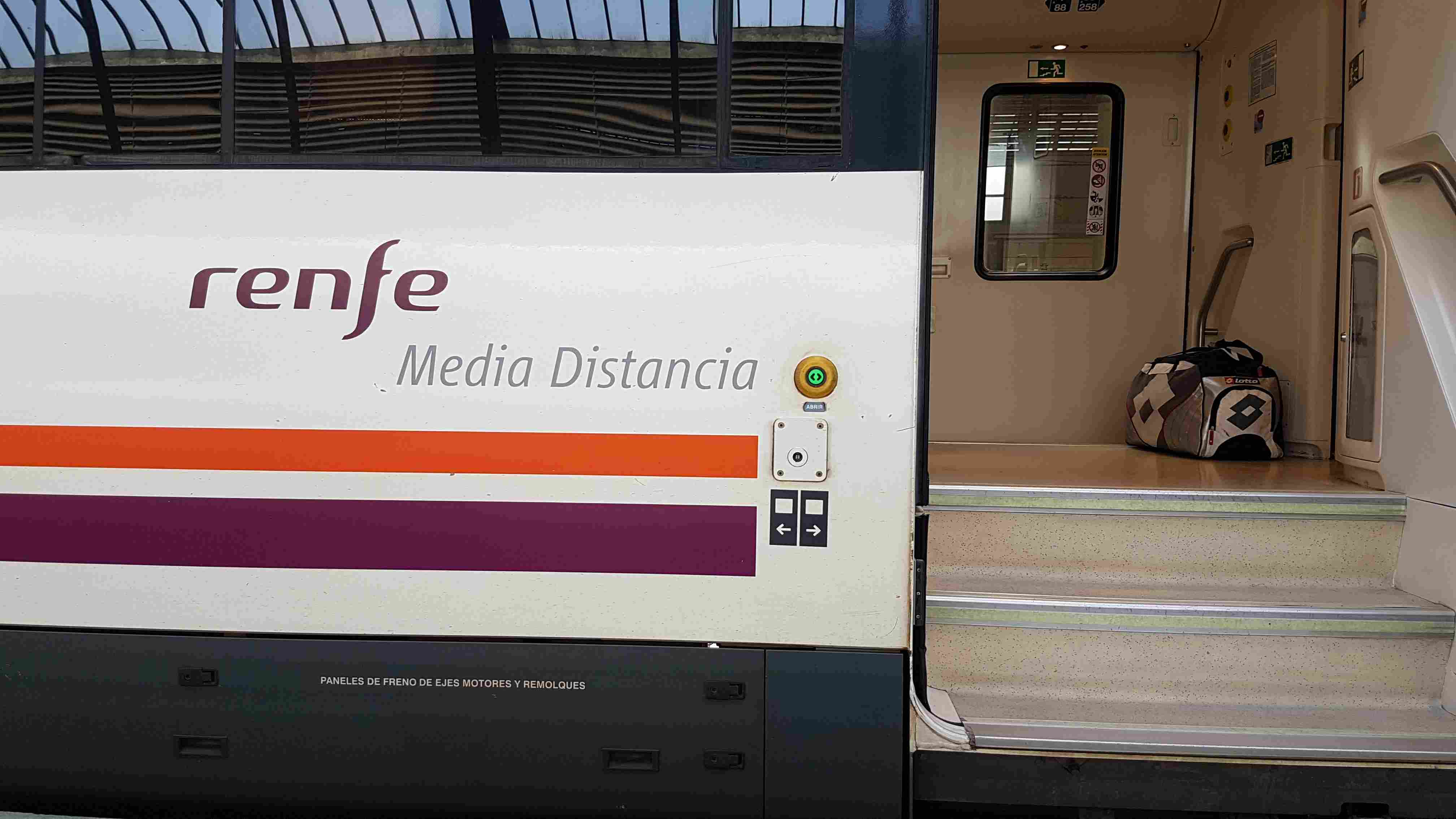Acurrucarse salir simbólico Renfe Media Distancia | Horarios y billetes Renfe regional | Trainline